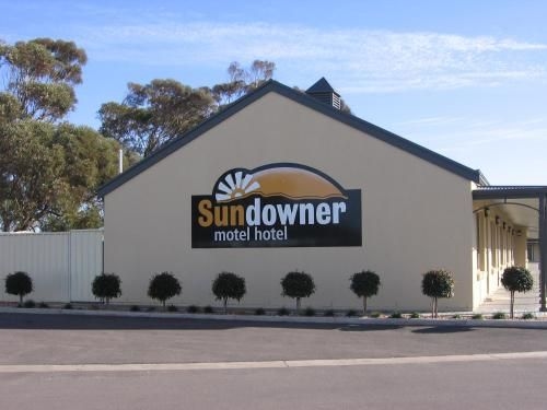 Sundowner Motel Hotel0