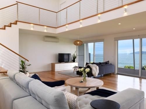 Absolute Waterfront0