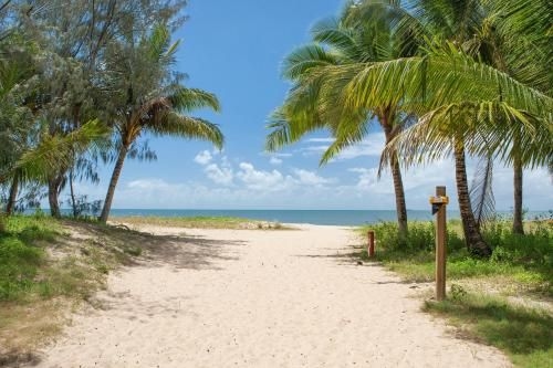 Beachfront Apartment with Ocean Views2