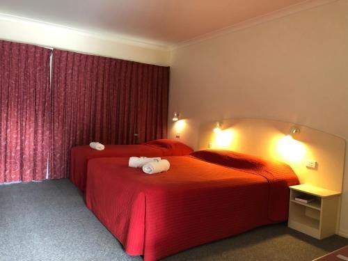 Outback Quarters Motel Hay0
