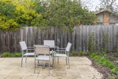 Spacious Bungalow 5min walk to station 5min to Box Hill WiFi Parking2