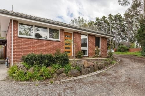 Spacious Bungalow 5min walk to station 5min to Box Hill WiFi Parking1