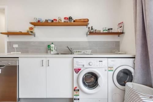 Spacious Bungalow 5min walk to station 5min to Box Hill WiFi Parking3