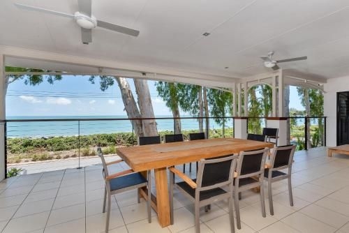 Seascape Luxury Beachfront House3