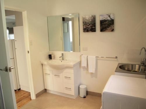 Wattletree Cottage3