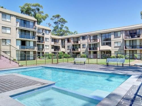 24 'The Poplars', 34 Magnus Street - views, aircon, WIFI, Netflix & Pool3
