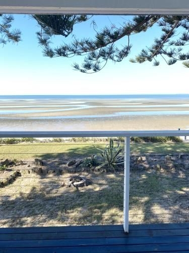 Happy Tides - Beachfront Holiday Home4