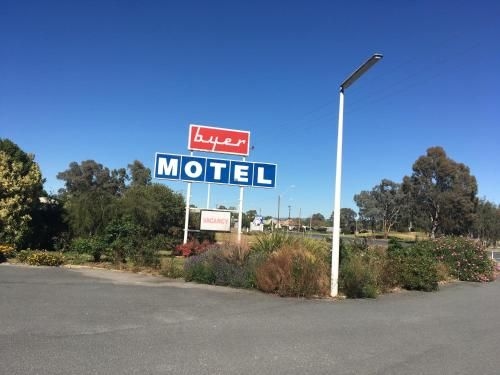 บายเออร์ ฟาวน์เท่น มอเตอร์ อินน์ (Byer Fountain Motor Inn)3