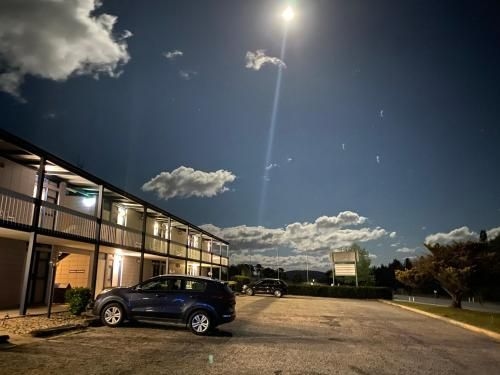 Snow Season Motor Inn2