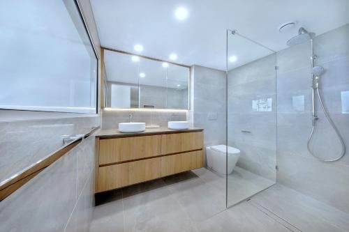Pacific Regis Beachfront Holiday Apartments1