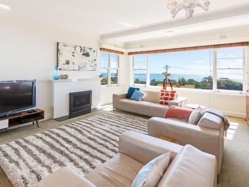 BEACH BELLE - MORNINGTON0