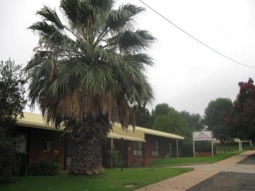 Country Roads Motor Inn1