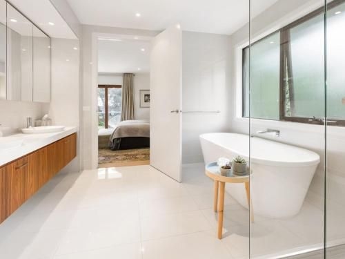 CATALINA - MOUNT ELIZA3