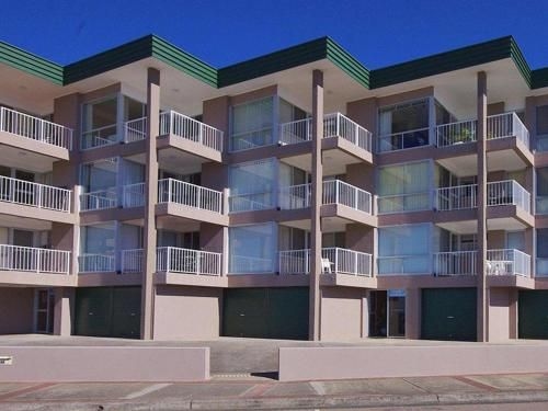 Dolphin Court 121