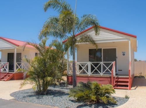 Outback Oasis Caravan Park0