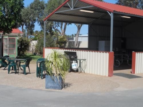 Outback Oasis Caravan Park1