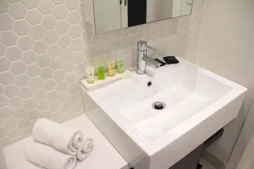 Whitehorse Apartments Hotel4