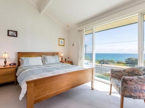 SEAVIEWS MORNINGTON4