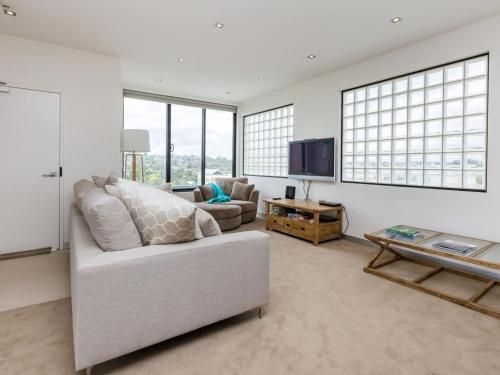 THE PENTHOUSE - MORNINGTON4