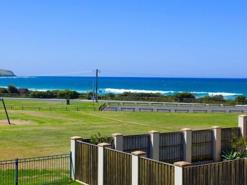 Beachside Retreat0