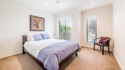 Oceans 11 - Surfside - Wifi & Foxtel - Pet Friendly (Outside Only)2