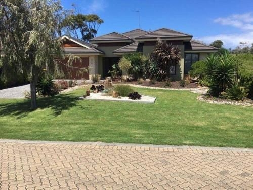 Oceans 11 - Surfside - Wifi & Foxtel - Pet Friendly (Outside Only)0
