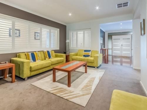 Oceans 11 - Surfside - Wifi & Foxtel - Pet Friendly (Outside Only)1