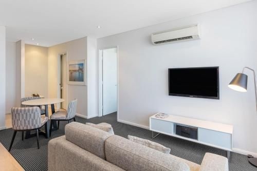 Meriton Suites Campbell Street1