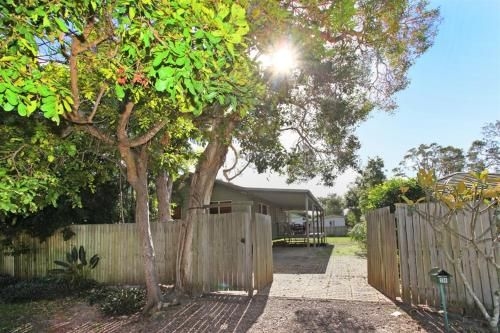24 Sundew Street, Mudjimba - 500 Bond - Pet Friendly, Linen Supplied, WIFI, Air Cond.1