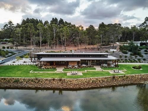 เอจต์ วิลโลว์ รีทรีต (Eight Willows Retreat)2