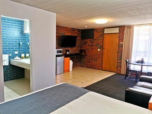Town House Motor Inn2