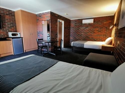 Town House Motor Inn1