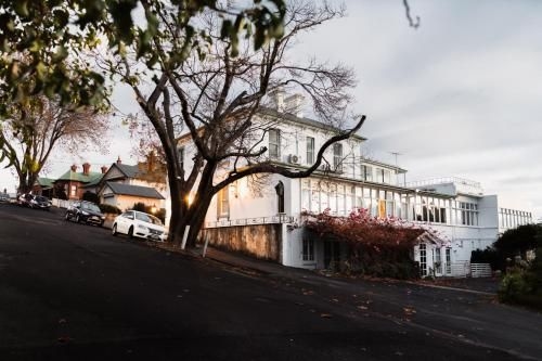 Battery Point Manor0