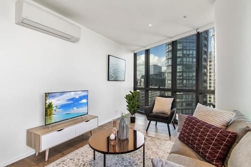 Contemporary Luxury With Views At Maya Waterfront0
