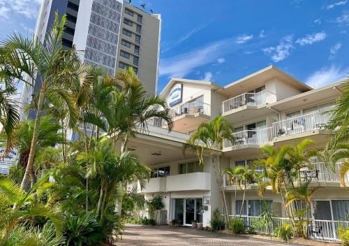 Outrigger Burleigh0