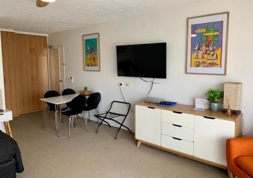 Outrigger Burleigh4