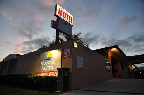 Bluewater Harbour Motel0