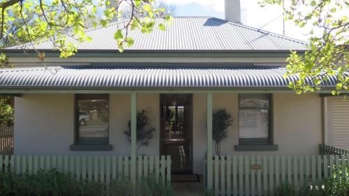 Magnolia Cottage0