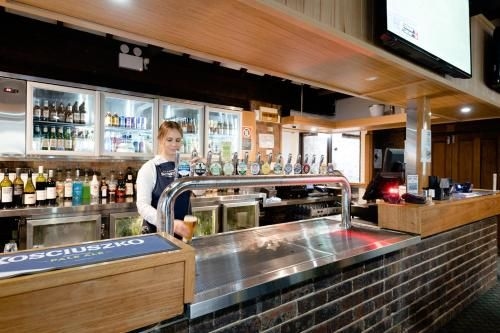 Avoca Beach Hotel2