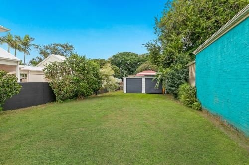 Stunning Family Escape on the Point With Bay Views4