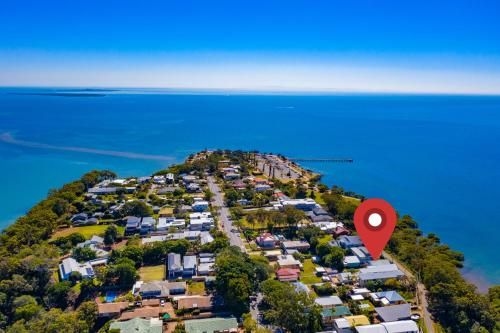Stunning Family Escape on the Point With Bay Views3