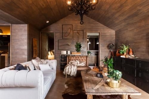 Hardwood House4
