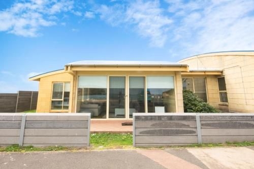 Bayview no 1 - Next to the Beach! (Bayview no 1 - Next to the Beach)0