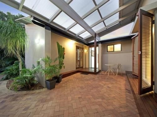 Coorumbong 16 - 5 BDRM Canal Home with Pool4