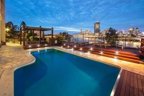 ริเวอร์ พลาซา อพาร์ตเมนต์ (River Plaza Apartments)1