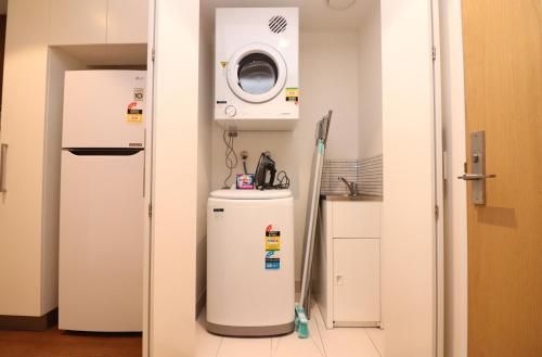Urban Eden - Long Stay Rates, Pets, Parking, Balcony1