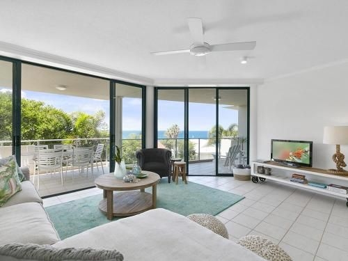 Sunny and spacious Sunshine Beach4