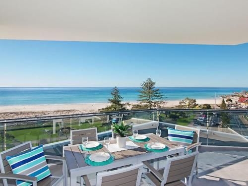 Iconic Unit 704 - Luxury Beachfront Apartment With Wi-Fi On Kirra Beach In Coolangatta0