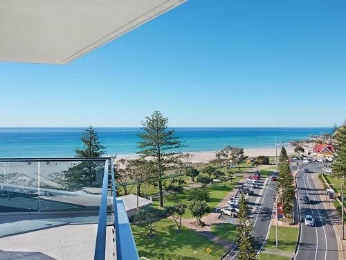 Iconic Unit 704 - Luxury Beachfront Apartment With Wi-Fi On Kirra Beach In Coolangatta3