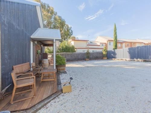 Oak & Barrel / 7 Twynam Street1